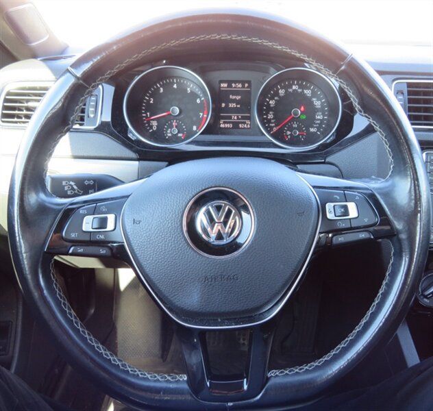 Used 2016 Volkswagen Jetta Sport w/ Lighting Package FWD image 15