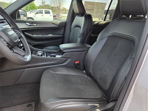 New 2025 Jeep Grand Cherokee Altitude RWD image 49