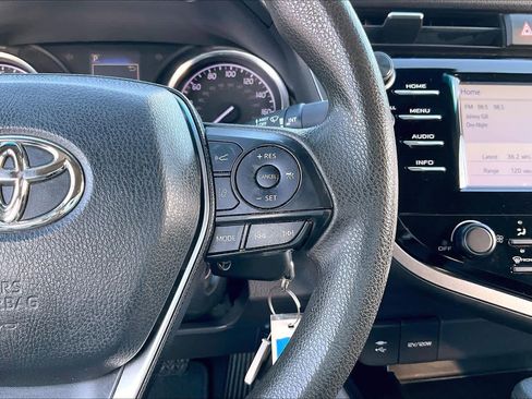 Used 2018 Toyota Camry L image 22