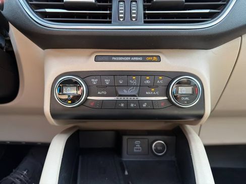 Used 2020 Ford Escape Titanium FWD image 32
