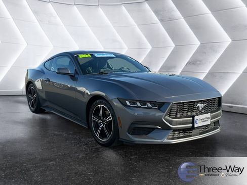 Used 2024 Ford Mustang EcoBoost image 7