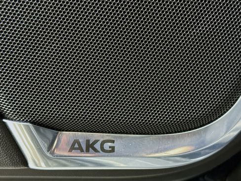 Used 2023 Cadillac Escalade Premium Luxury image 19