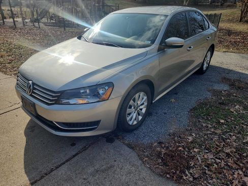 Used 2014 Volkswagen Passat 1.8T S image 2