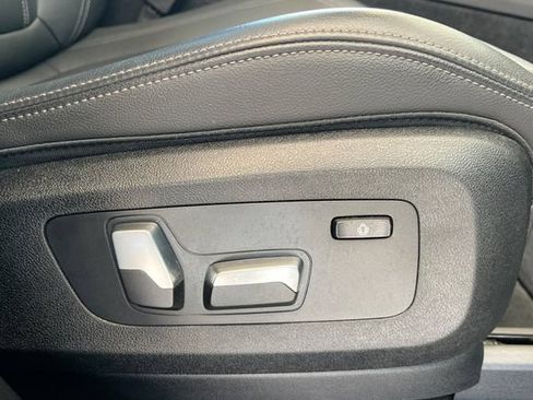 Used 2022 BMW X5 xDrive40i w/ M Sport Package AWD/4WD image 23