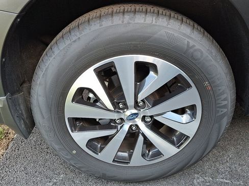 Certified 2025 Subaru Outback Premium AWD/4WD image 7