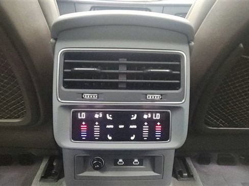 Used 2023 Audi Q8 Prestige w/ Prestige Package image 39