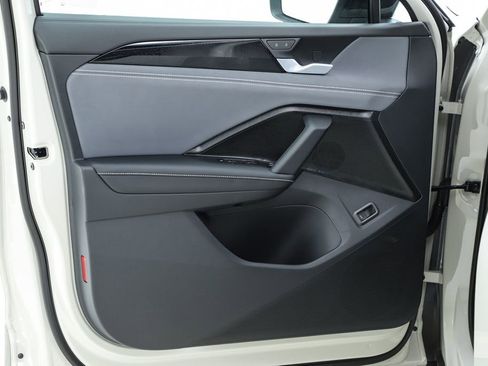 New 2026 Volkswagen Tiguan SE R-Line image 18