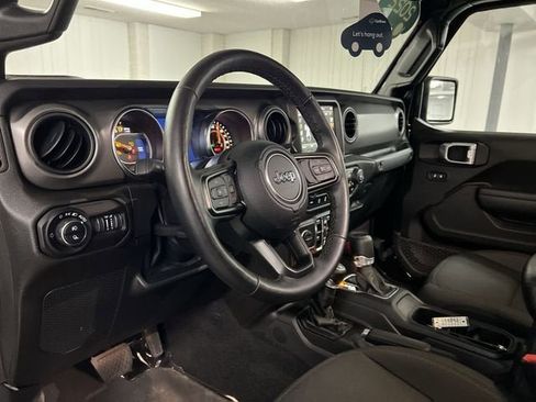 Used 2022 Jeep Gladiator Sport image 10