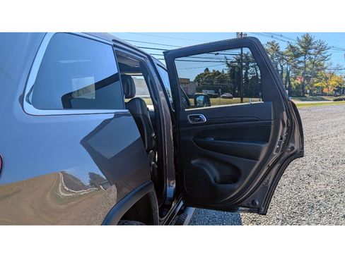 Used 2020 Jeep Grand Cherokee Laredo w/ Laredo X Package image 12