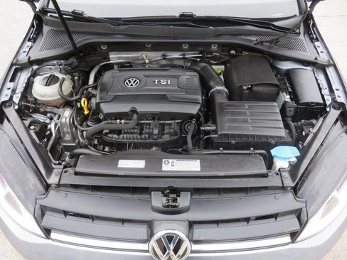 Used 2015 Volkswagen Golf S image 37