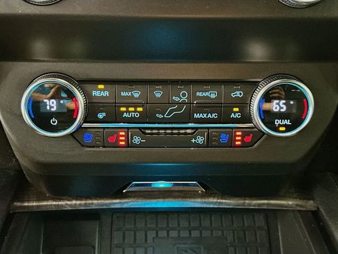 Used 2019 Ford Expedition Max Limited image 16