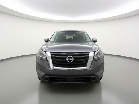 Used 2025 Nissan Pathfinder SV image 2