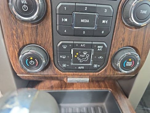 Used 2014 Ford F150 Lariat w/ Equipment Group 502A Luxury AWD/4WD image 25