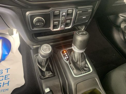 Used 2021 Jeep Wrangler Unlimited Sahara AWD/4WD image 24