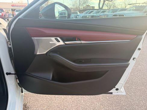 Used 2024 MAZDA MAZDA3 Hatchback w/Premium Plus Pkg image 22