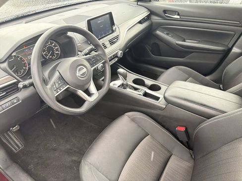 Used 2025 Nissan Altima 2.5 SV FWD image 18