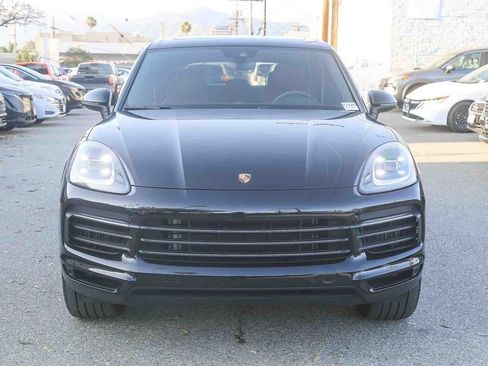 Used 2023 Porsche Cayenne Platinum Edition image 2