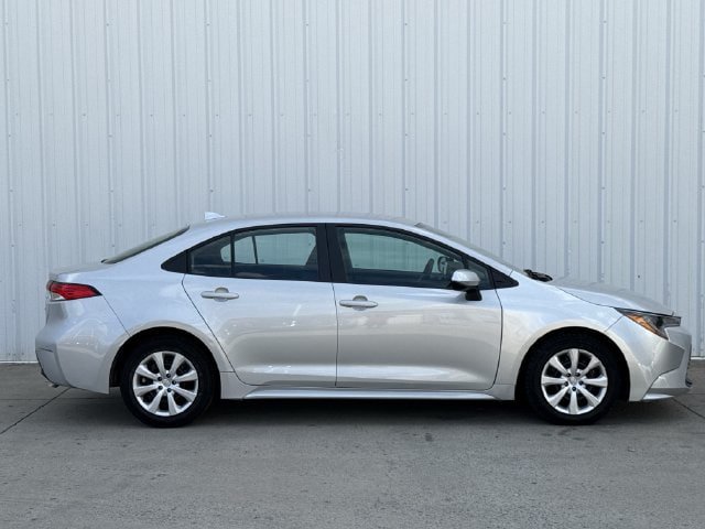Used 2025 Toyota Corolla LE FWD image 3