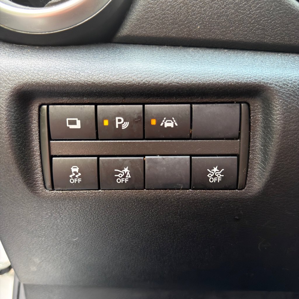 Used 2020 Nissan Versa S FWD image 38