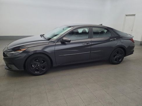 Used 2022 Hyundai Elantra SEL w/ Cargo Package FWD image 2