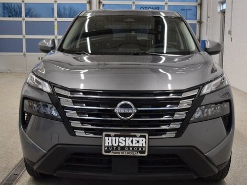 Used 2025 Nissan Rogue SV image 3