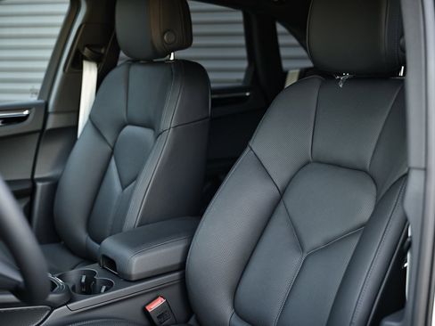 New 2026 Porsche Macan image 26