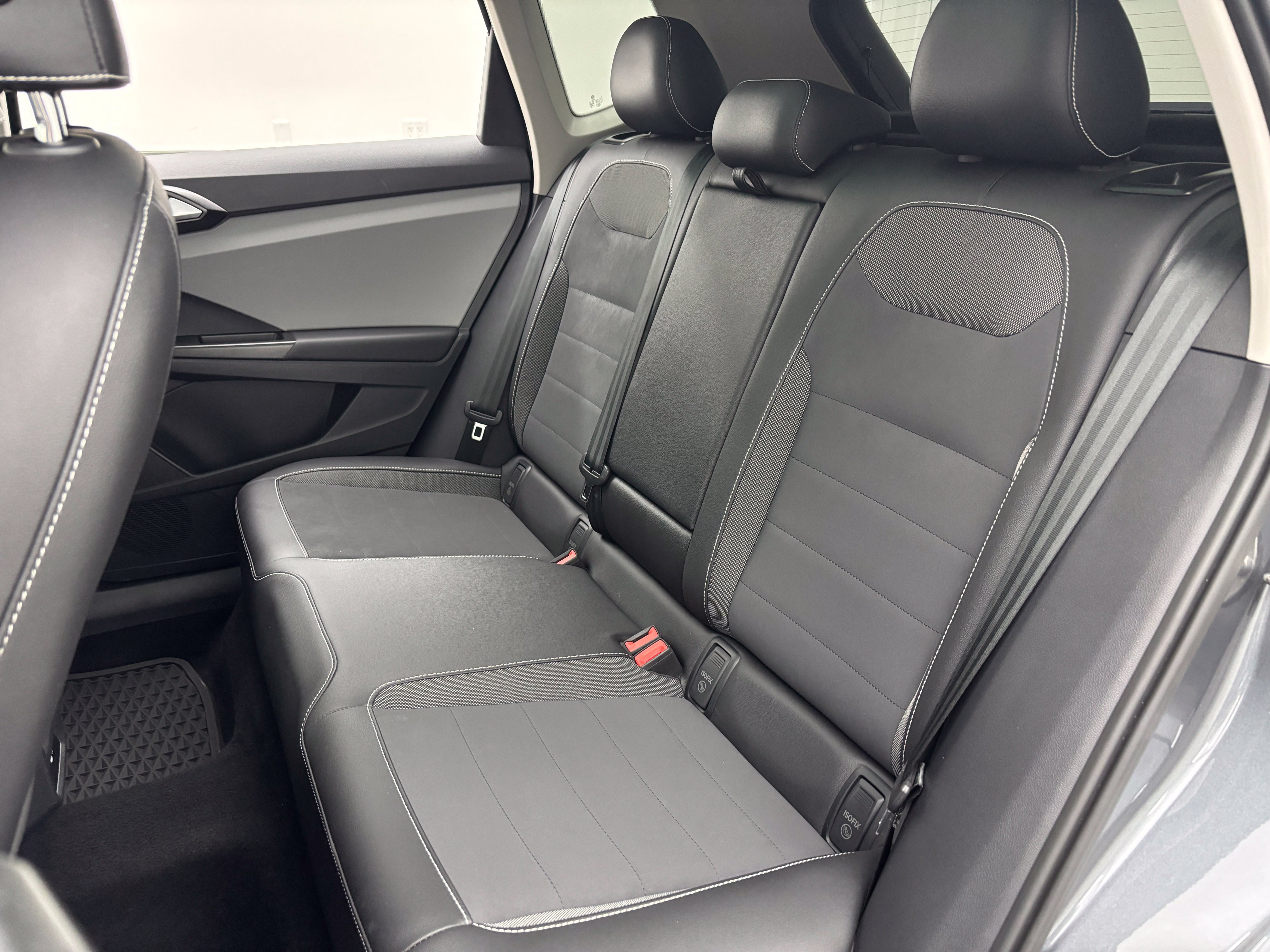 Used 2023 Volkswagen Taos SE w/ Panoramic Sunroof Package FWD image 37