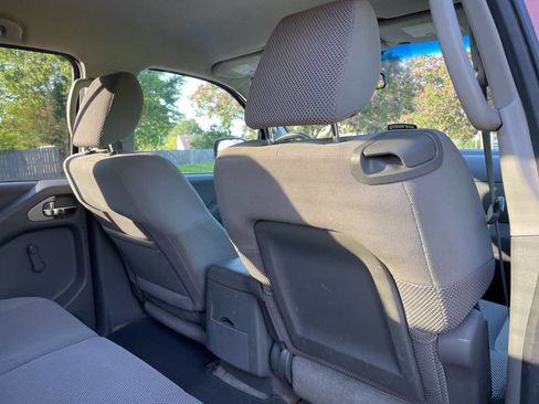 Used 2012 Nissan Frontier S image 22