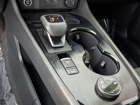 Used 2023 Nissan Rogue S image 21