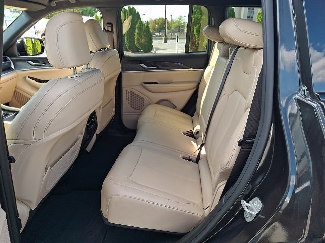 Certified 2023 Jeep Grand Cherokee Limited AWD/4WD image 10