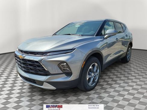 Used 2025 Chevrolet Blazer LT AWD/4WD image 2