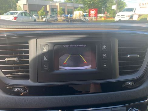 Used 2017 Chrysler Pacifica LX FWD image 14