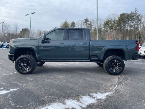 Used 2025 Chevrolet Silverado 2500 LTZ AWD/4WD image 3