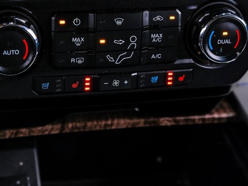 Used 2019 Ford F250 Lariat w/ Chrome Package image 26