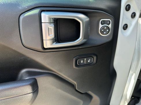 Used 2024 Jeep Wrangler Unlimited Sport AWD/4WD image 7