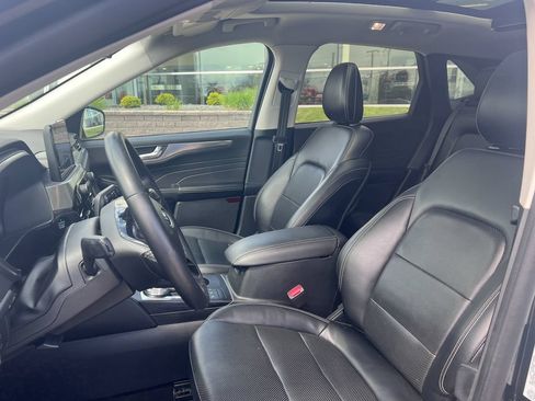 Used 2022 Ford Escape Titanium AWD/4WD image 10