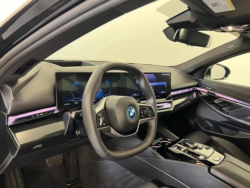 Used 2025 BMW i5 eDrive40i image 4