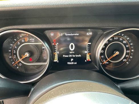 Used 2021 Jeep Gladiator Overland w/ Popular Equipment Package AWD/4WD image 26