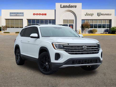 Used 2024 Volkswagen Atlas SE w/ Black Wheel Package FWD image 1