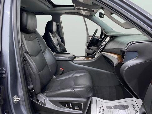 Used 2020 Cadillac Escalade Luxury image 12