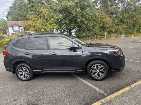 Used 2019 Subaru Forester Premium AWD/4WD image 5