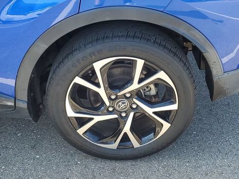 Used 2019 Toyota C-HR XLE FWD image 30