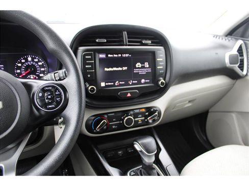 Used 2022 Kia Soul LX image 20