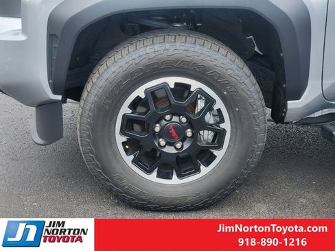 Used 2025 Toyota Tacoma TRD Off-Road w/ TRD Off Road Upgrade Package AWD/4WD image 13