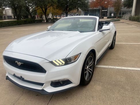 Used 2017 Ford Mustang Premium image 4