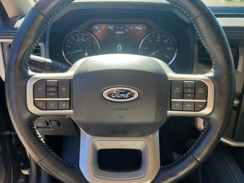 Used 2024 Ford Expedition XLT image 19