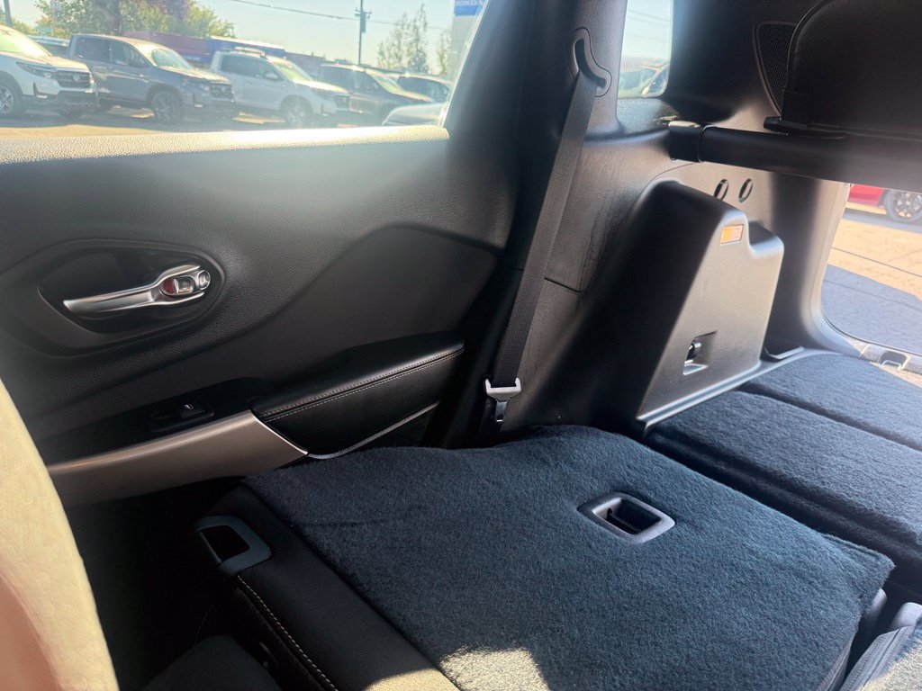 Used 2018 Jeep Cherokee Latitude w/ Safety Group AWD/4WD image 28