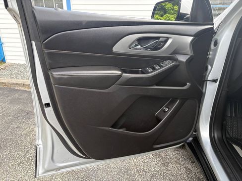 Used 2019 Chevrolet Traverse LT FWD image 13