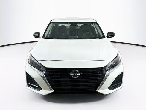 Used 2024 Nissan Altima 2.5 S FWD image 2