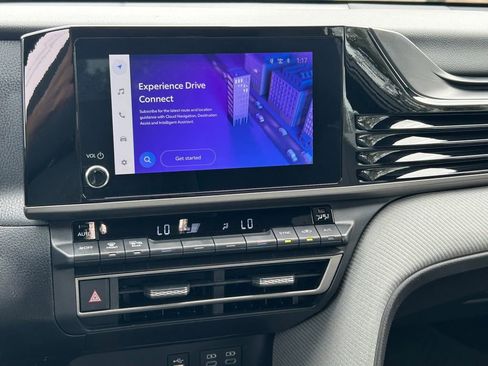 Used 2025 Toyota Camry SE image 19